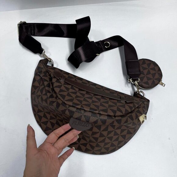 Elegant Faux Leather Crossbody Sling Bag with Adjustable Straps for Women - Picture 10 of 13